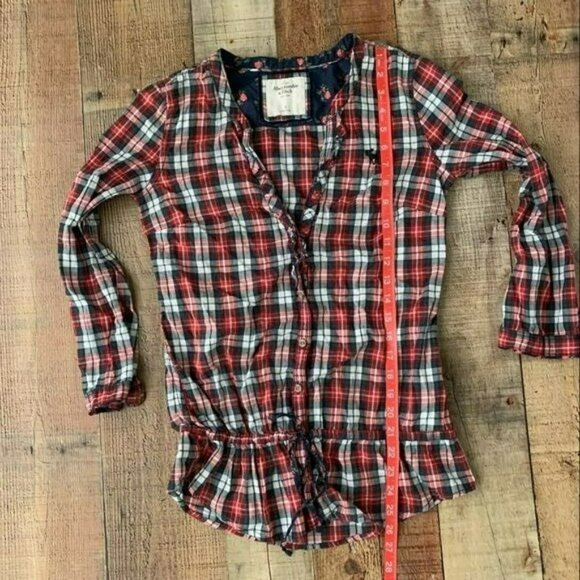 Abercrombie and Fitch womens size S red green white button down with front tie - Picture 3 of 9